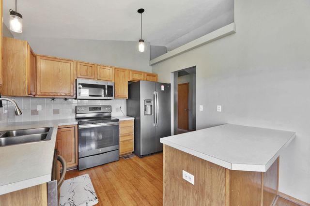 223 Wheatridge Dr, Newton, KS 67114