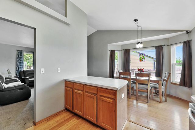 223 Wheatridge Dr, Newton, KS 67114