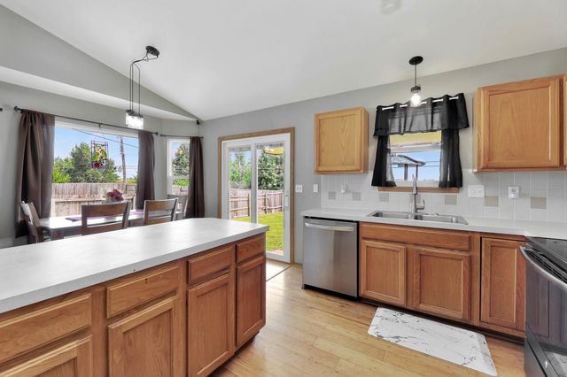 223 Wheatridge Dr, Newton, KS 67114