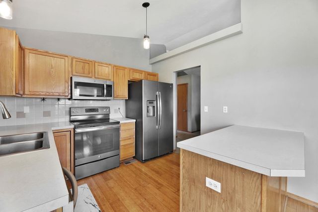 223 Wheatridge Dr, Newton, KS 67114