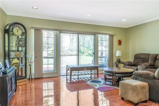 6 Manors Drive, Jericho, NY 11753