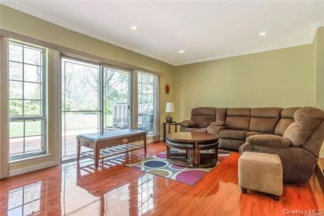 6 Manors Drive, Jericho, NY 11753