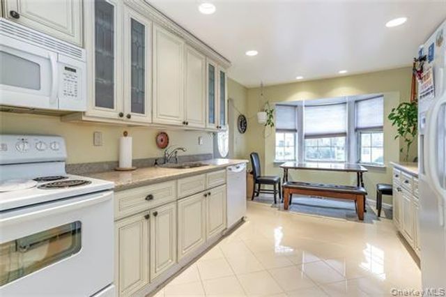 6 Manors Drive, Jericho, NY 11753