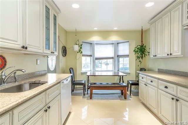 6 Manors Drive, Jericho, NY 11753