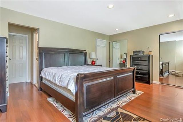 6 Manors Drive, Jericho, NY 11753