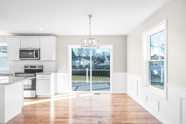 39 Wallace St, Springfield, MA 01119