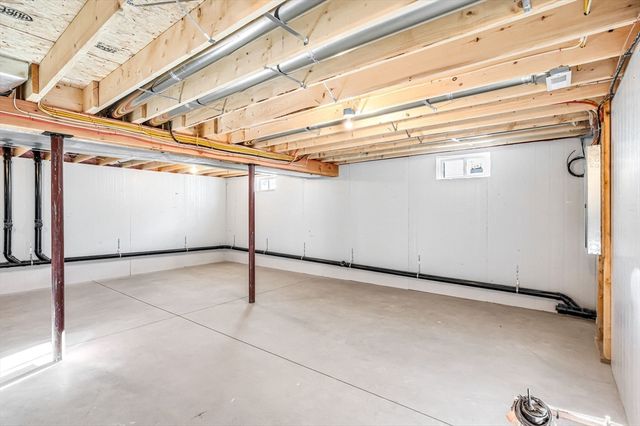 39 Wallace St, Springfield, MA 01119