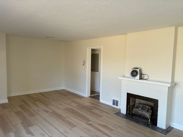 1863 S CHAUTAUQUA, Wichita, KS 67211