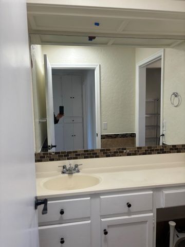 1863 S CHAUTAUQUA, Wichita, KS 67211