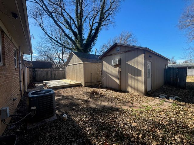 1863 S CHAUTAUQUA, Wichita, KS 67211