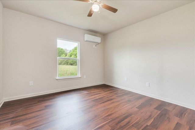 112 Gazley ST A, Smithville, TX 78957