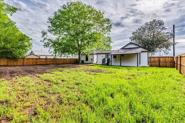 112 Gazley ST A, Smithville, TX 78957
