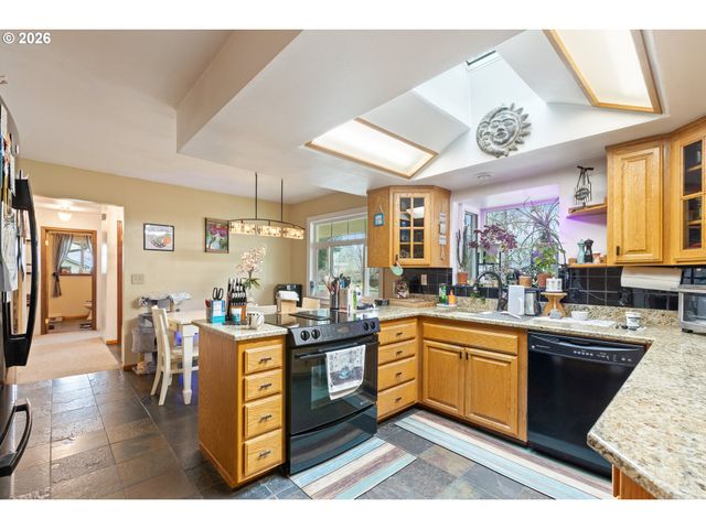 674 YOUNGS Ln, Roseburg, OR 97471