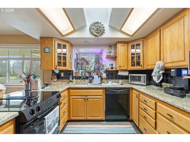 674 YOUNGS Ln, Roseburg, OR 97471