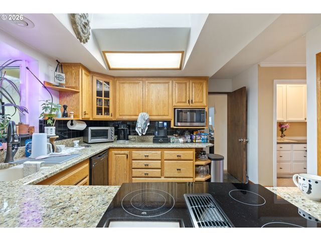 674 YOUNGS Ln, Roseburg, OR 97471