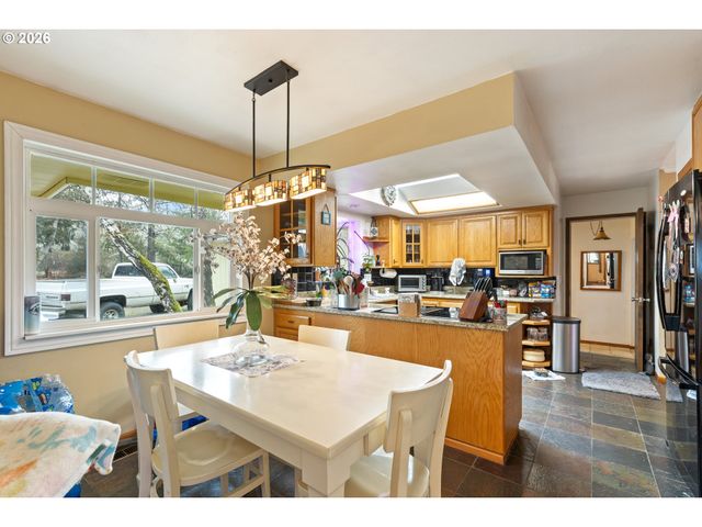 674 YOUNGS Ln, Roseburg, OR 97471