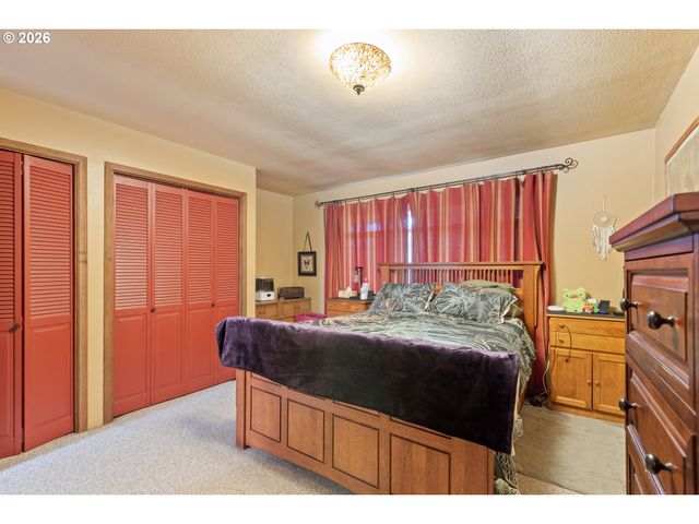 674 YOUNGS Ln, Roseburg, OR 97471