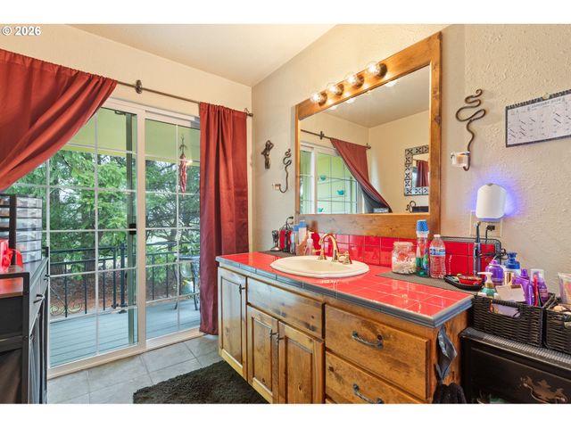 674 YOUNGS Ln, Roseburg, OR 97471