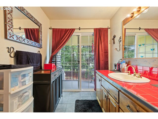 674 YOUNGS Ln, Roseburg, OR 97471