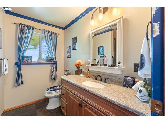 674 YOUNGS Ln, Roseburg, OR 97471