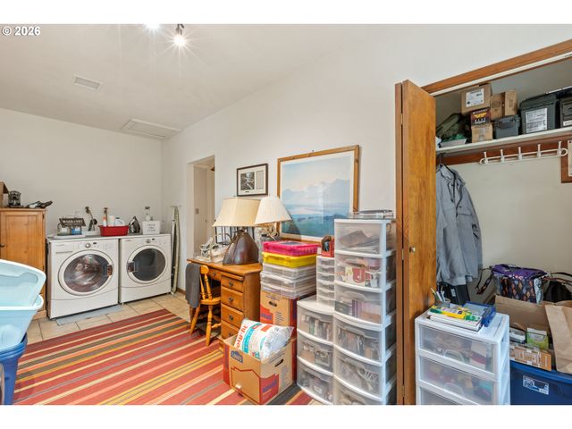 674 YOUNGS Ln, Roseburg, OR 97471