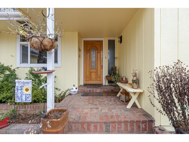 674 YOUNGS Ln, Roseburg, OR 97471