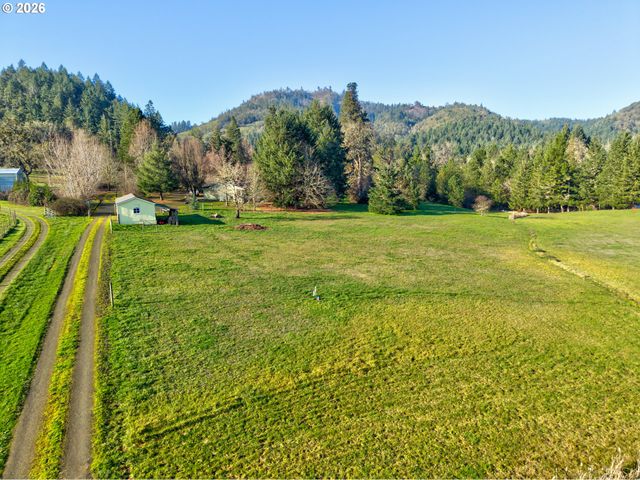 674 YOUNGS Ln, Roseburg, OR 97471