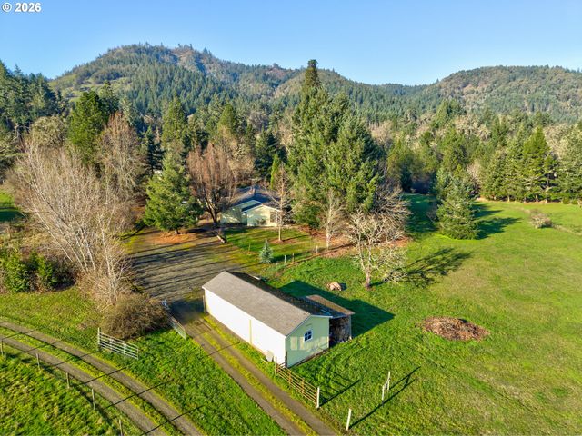 674 YOUNGS Ln, Roseburg, OR 97471