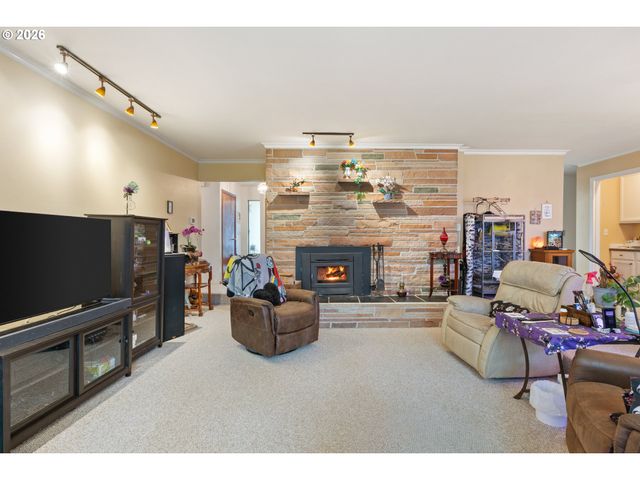 674 YOUNGS Ln, Roseburg, OR 97471