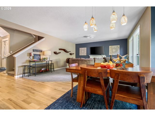 555 N DECLARATION Dr, Carlton, OR 97111