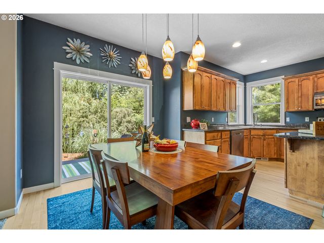 555 N DECLARATION Dr, Carlton, OR 97111