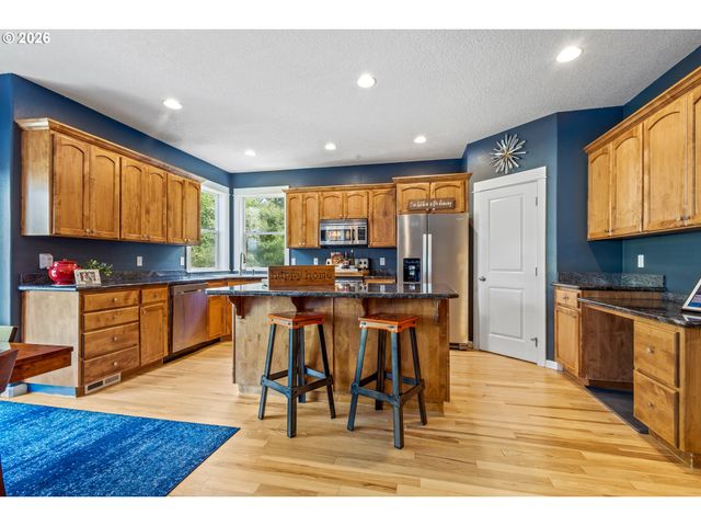 555 N DECLARATION Dr, Carlton, OR 97111