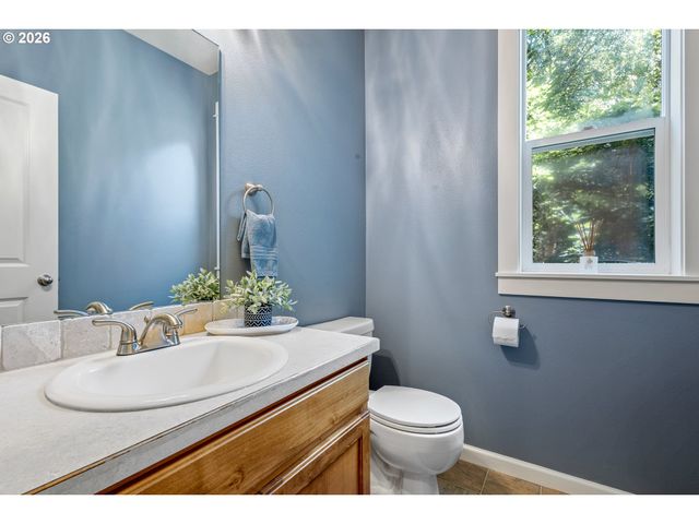 555 N DECLARATION Dr, Carlton, OR 97111