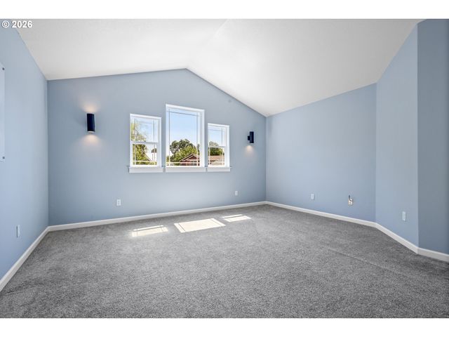 555 N DECLARATION Dr, Carlton, OR 97111