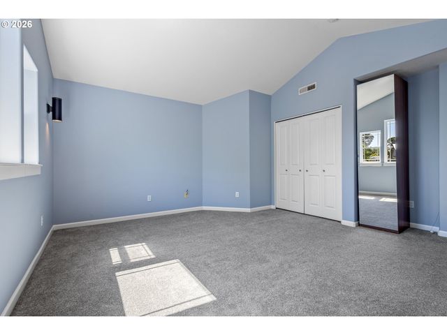 555 N DECLARATION Dr, Carlton, OR 97111