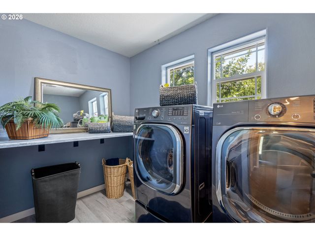 555 N DECLARATION Dr, Carlton, OR 97111
