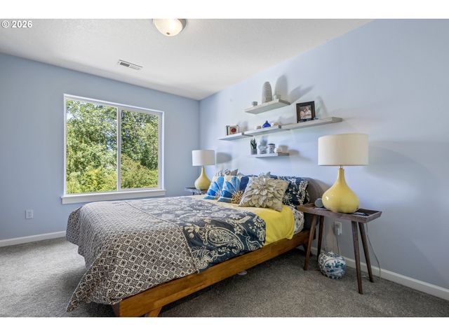 555 N DECLARATION Dr, Carlton, OR 97111
