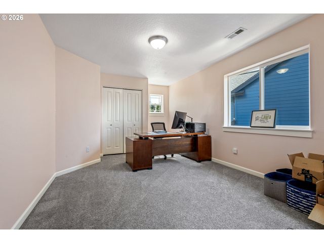 555 N DECLARATION Dr, Carlton, OR 97111