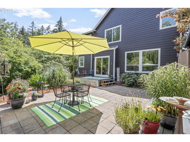555 N DECLARATION Dr, Carlton, OR 97111