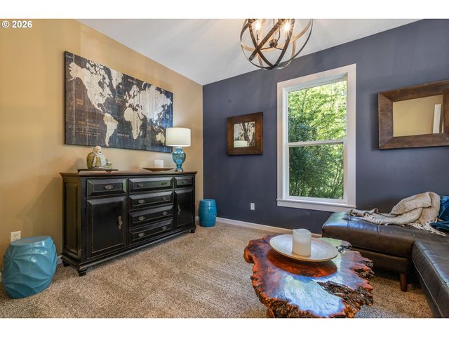 555 N DECLARATION Dr, Carlton, OR 97111