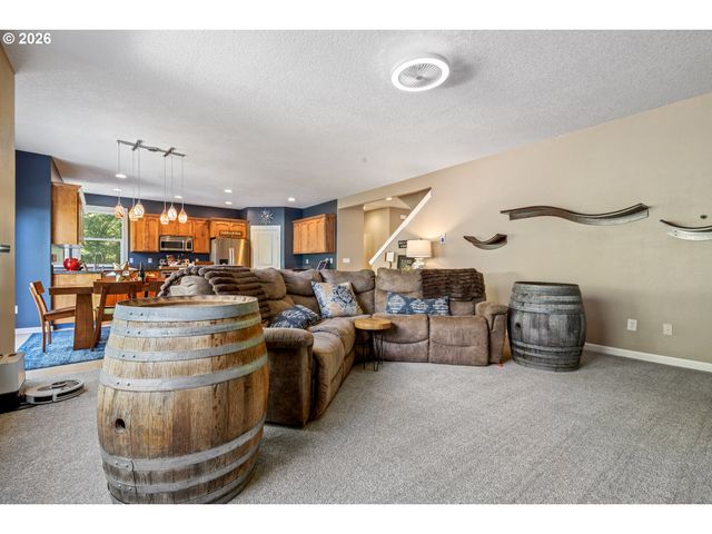 555 N DECLARATION Dr, Carlton, OR 97111