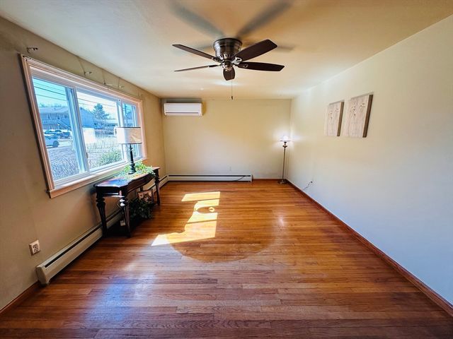 240 Mccarthy Ave, Chicopee, MA 01020