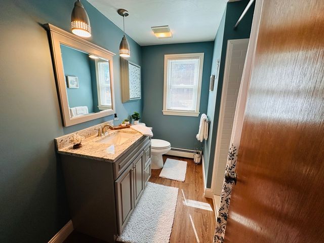 240 Mccarthy Ave, Chicopee, MA 01020