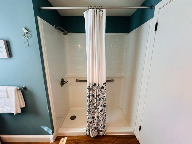 240 Mccarthy Ave, Chicopee, MA 01020