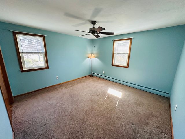 240 Mccarthy Ave, Chicopee, MA 01020