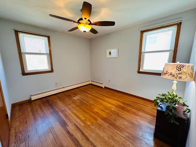 240 Mccarthy Ave, Chicopee, MA 01020