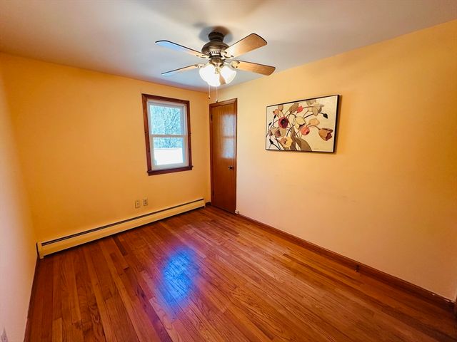 240 Mccarthy Ave, Chicopee, MA 01020