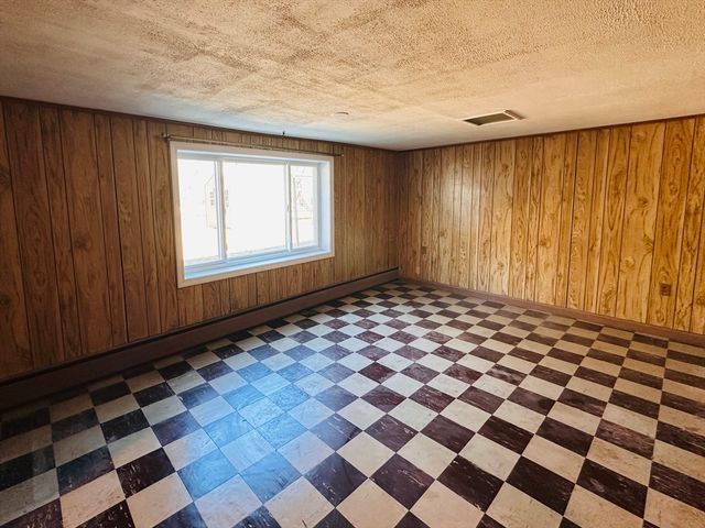 240 Mccarthy Ave, Chicopee, MA 01020