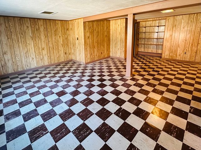 240 Mccarthy Ave, Chicopee, MA 01020