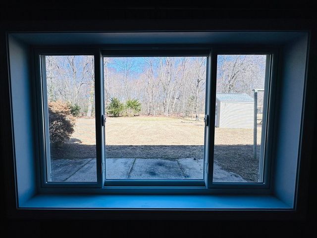 240 Mccarthy Ave, Chicopee, MA 01020